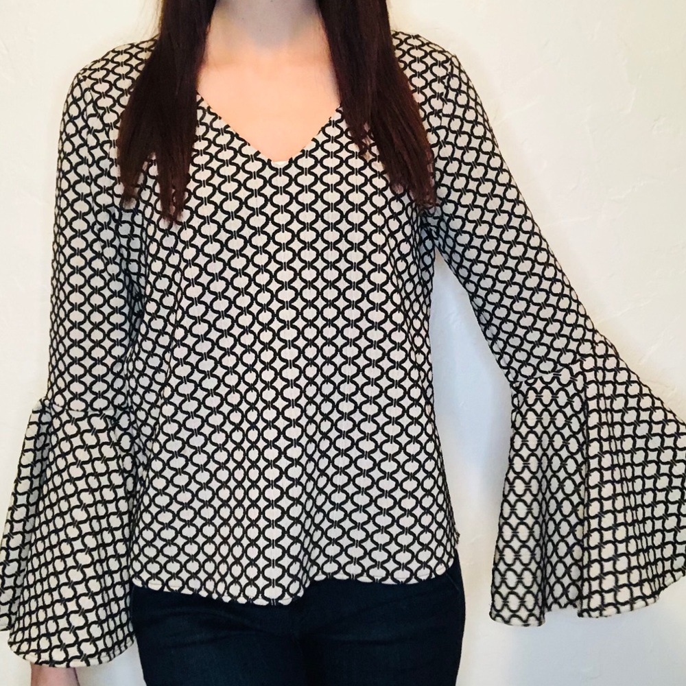 Karen Kane Bell Sleeve Blouse Medium (M) Grey/Black